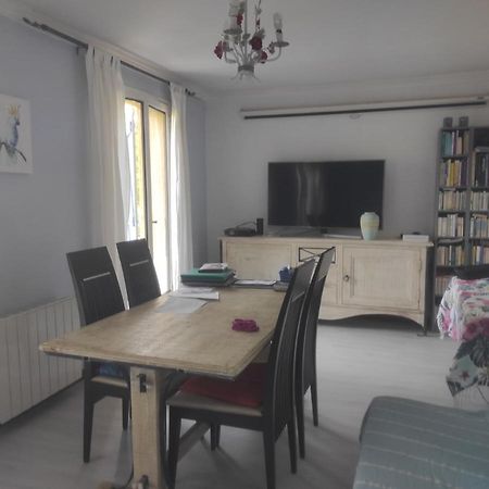 Chambre Spatieuse Avec Grand Lit. Aspet Екстериор снимка
